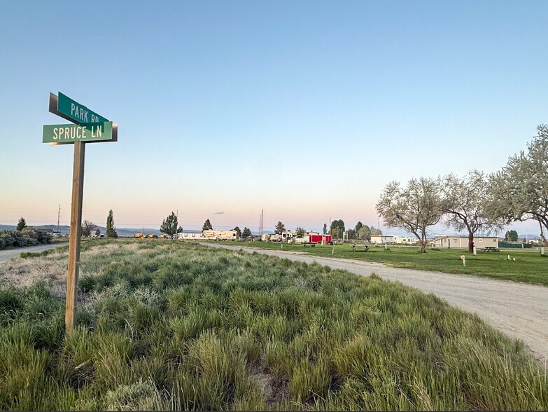 More Photos Of 87275 County Hwy 9-28, Christmas Valley Hotel For Sale