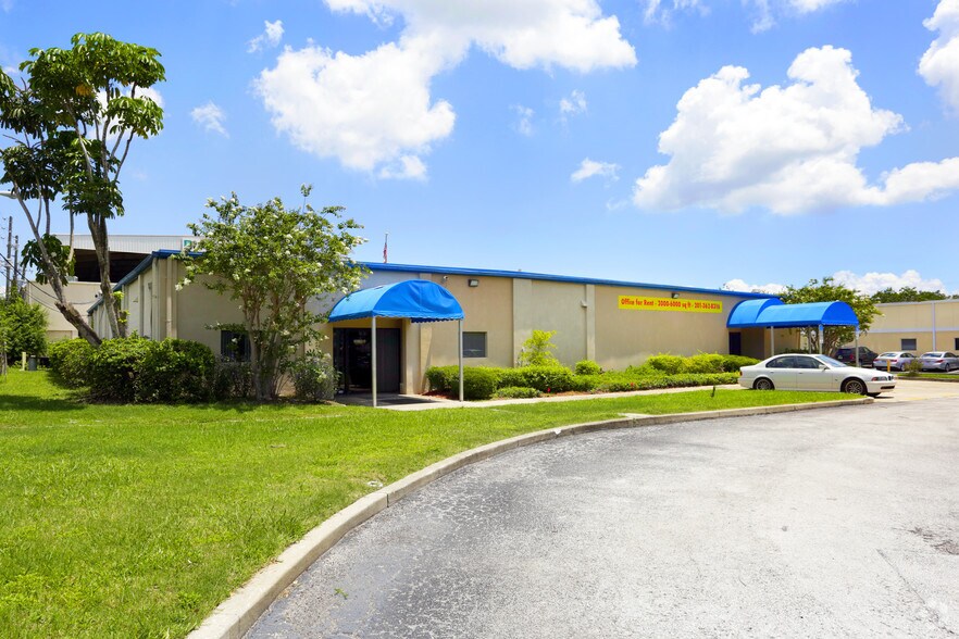 More Photos Of 6003 126th Ave N, Clearwater Bank For Lease