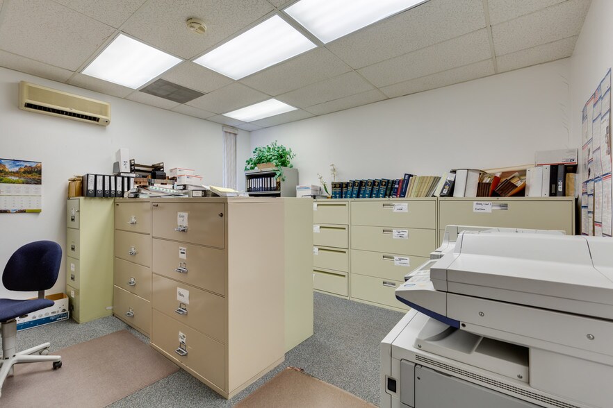 More Photos Of 844 E Sahara Ave, Las Vegas Loft Creative Space For Lease