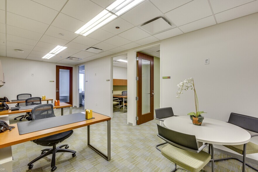 More Photos Of 200 E Randolph St, Chicago Coworking Space