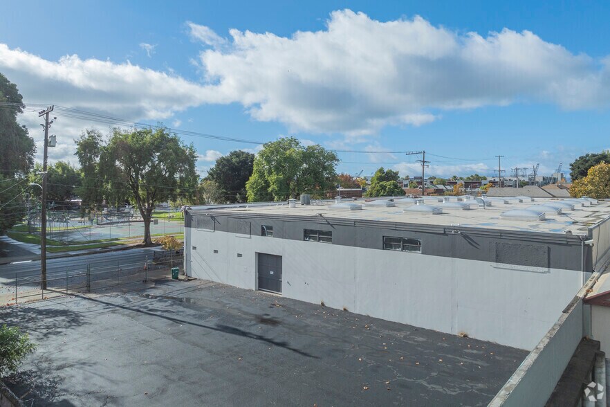 More Photos Of 1680 14th St, Oakland Warehouse For Lease