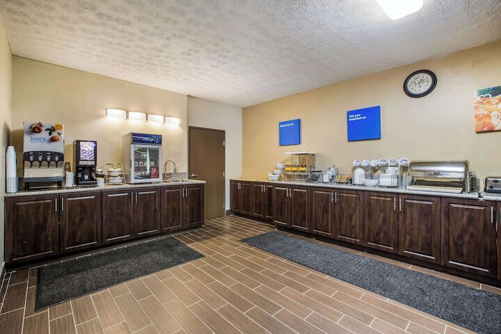 More Photos Of 730 E Xenia Dr, Fairborn Hotel For Sale