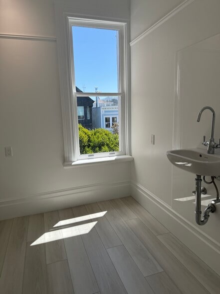 More Photos Of 3516 Sacramento St, San Francisco Storefront Retail Office For Lease