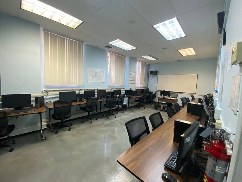 More Photos Of 128 Broadway, Amityville Flex For Sale