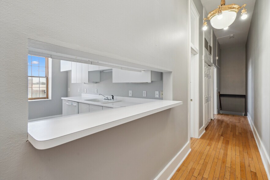 More Photos Of 626-632 Sycamore St, Waterloo Storefront Retail Office For Sale