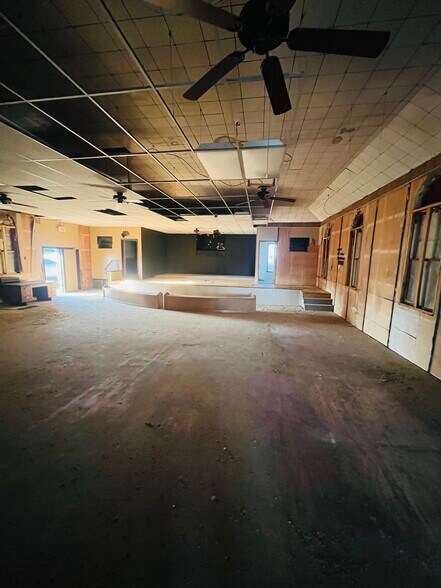 More Photos Of 104 W Walnut Ave, Seminole Religious Facility For Sale