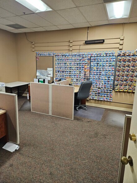 More Photos Of 21540 Prairie St, Chatsworth Service For Lease