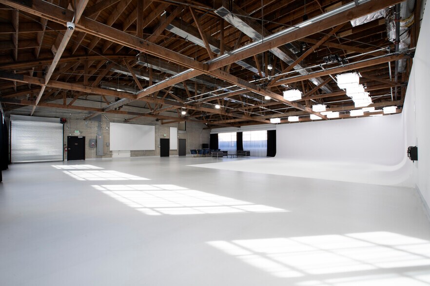 More Photos Of 10824 Burbank Blvd, North Hollywood Warehouse For Lease