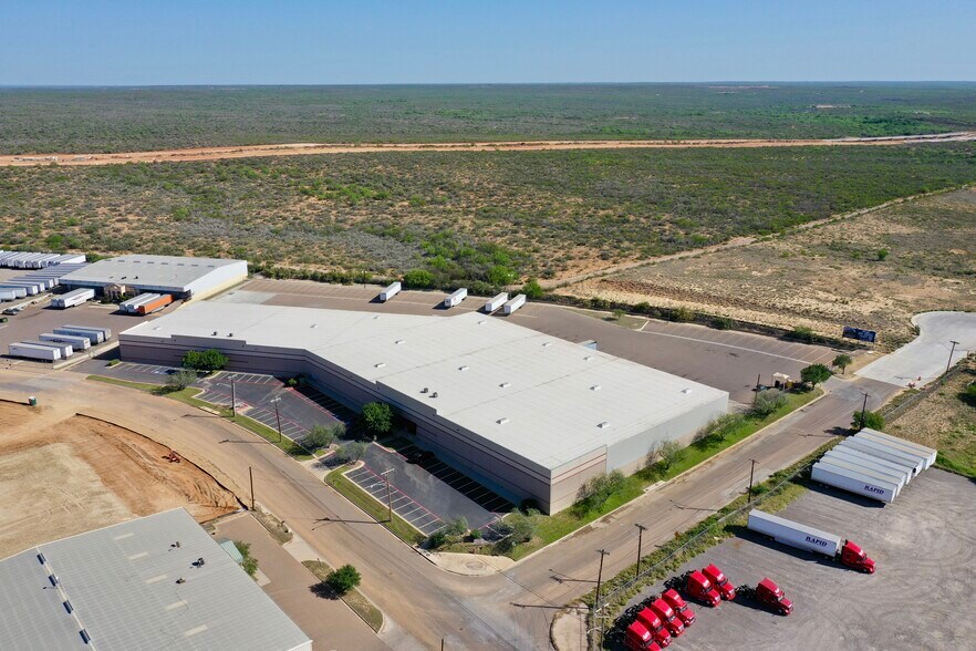 More Photos Of 1629 World Trade Center Loop, Laredo Distribution For Lease