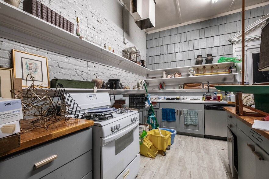 More Photos Of 105 W Main St, Elkin Office For Sale