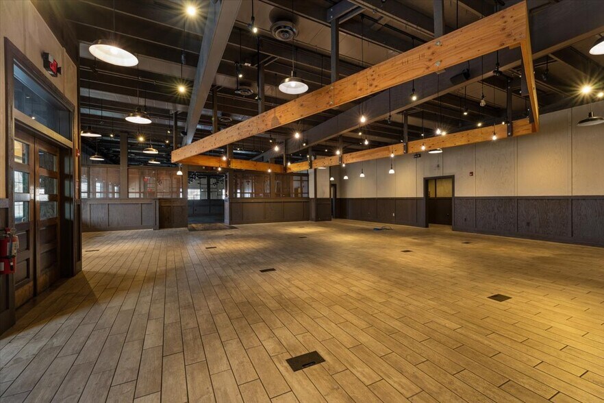 More Photos Of 1445 Center Dr, Medford Restaurant For Lease