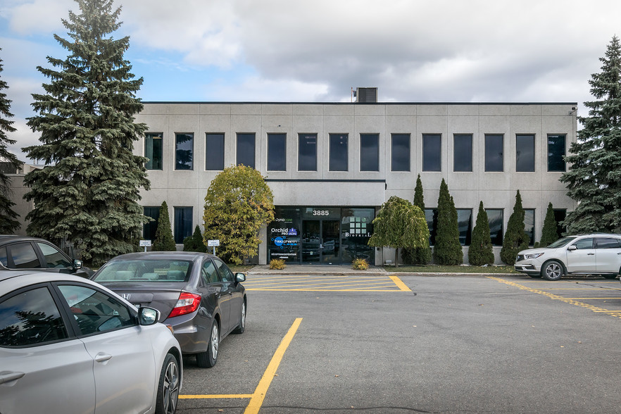 Primary Photo Of 3885 Boul Industriel, Laval Medical For Lease