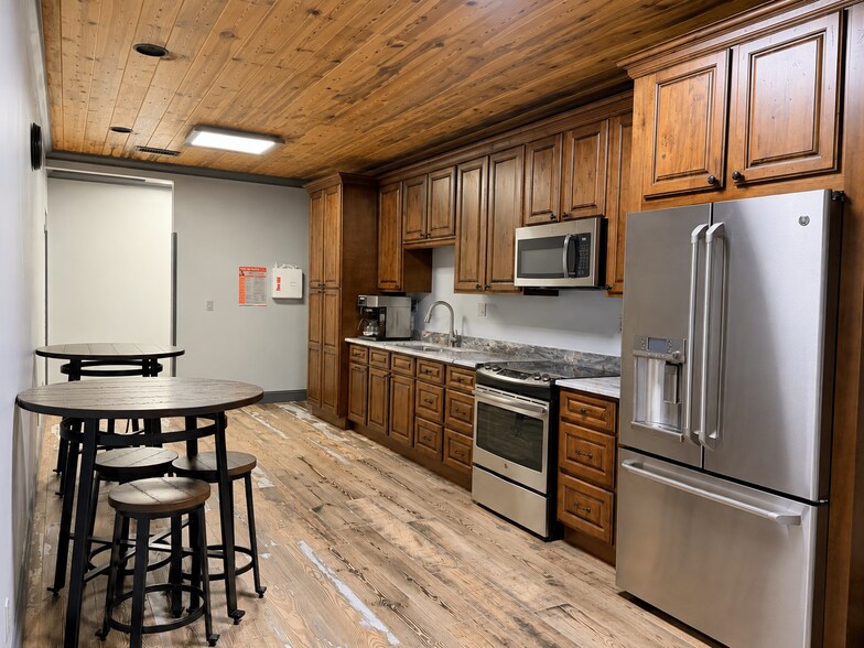 More Photos Of 122 Jefferson St, Jacksonville Office For Lease