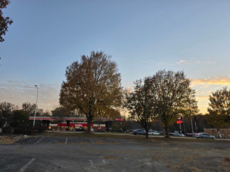 More Photos Of 11200 E Truman Rd, Independence Freestanding For Sale