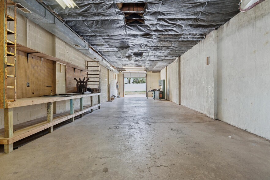 More Photos Of 101 Hawley St, Wilmington Warehouse For Lease