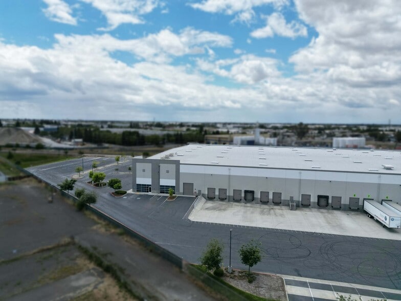 More Photos Of 8670 Fruitridge Rd, Sacramento Warehouse For Lease