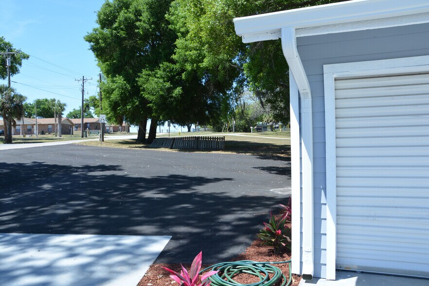 More Photos Of 697 E Anderson Rd, Groveland Storefront Retail Residential For Sale