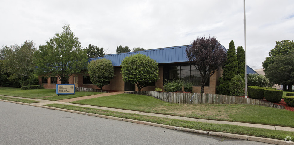 Primary Photo Of 1 Aerial Way, Syosset Office For Lease