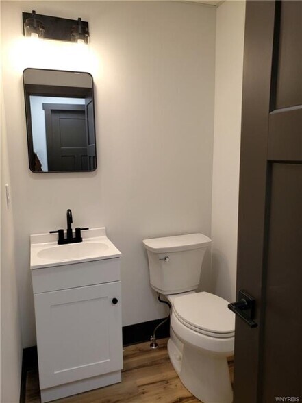 More Photos Of 300 Ohio St, Medina Office For Lease