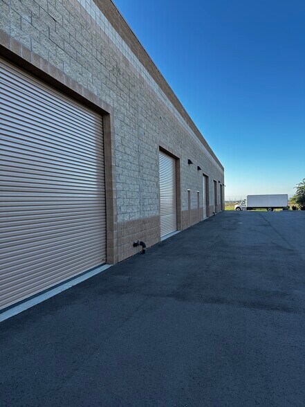 More Photos Of 1763 Donlon St, Ventura Warehouse For Lease
