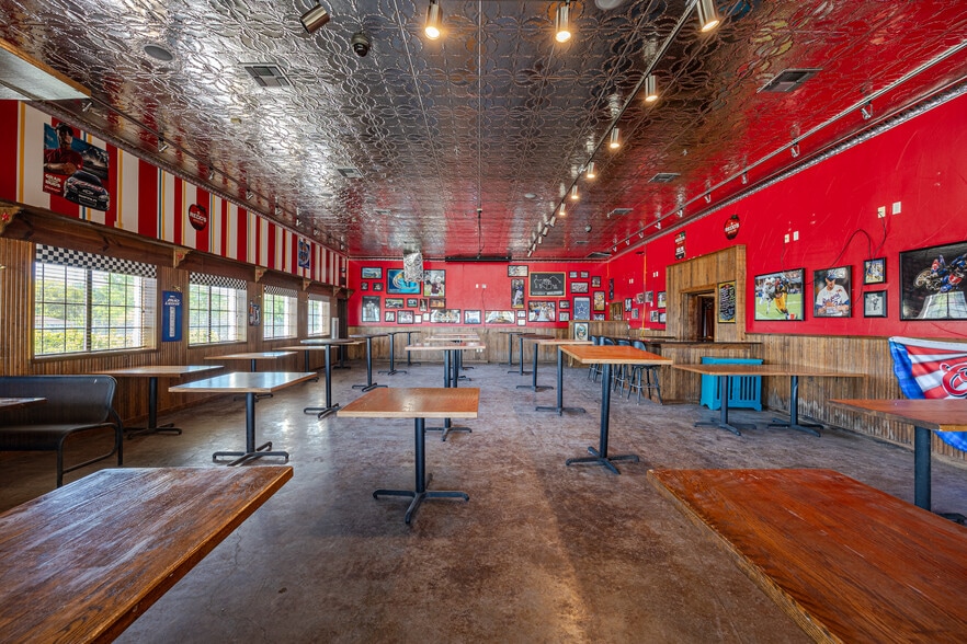 More Photos Of 5200 Interstate 30 E, Greenville Restaurant For Lease