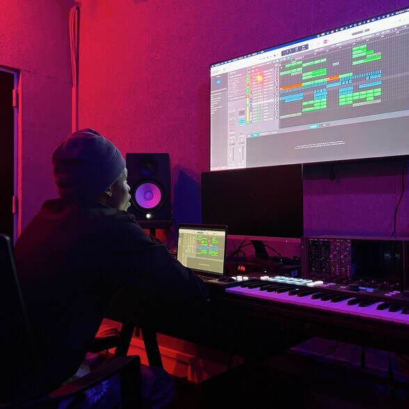 More Photos Of 1104 S Robertson Blvd, Los Angeles Office For Lease