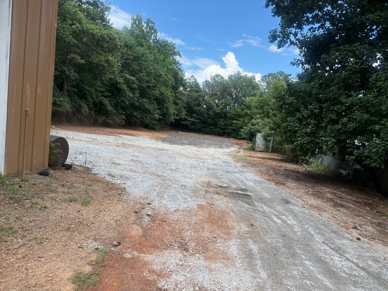 More Photos Of 1350 Commerce Dr, Stockbridge Warehouse For Lease