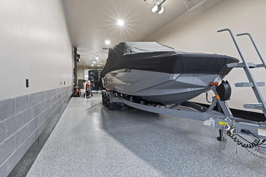 More Photos Of 39 Sunbridge Dr, Mccall Self Storage For Sale