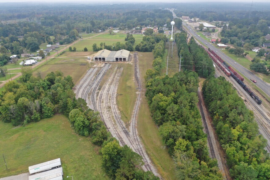 More Photos Of 1219 S Elm St, Hodge Service For Sale