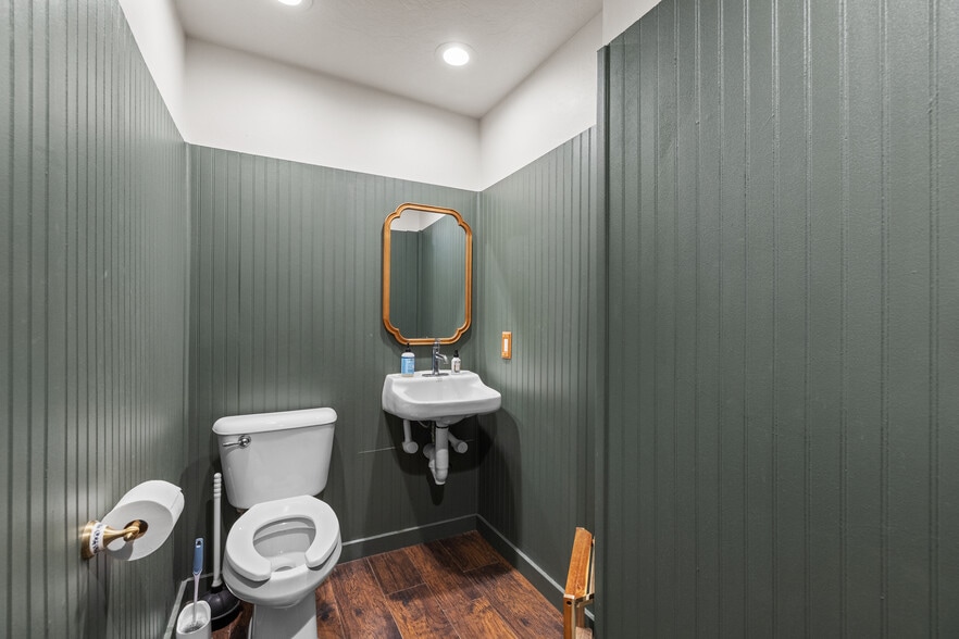 More Photos Of 17 2nd St E, Kalispell Storefront Retail Office For Sale