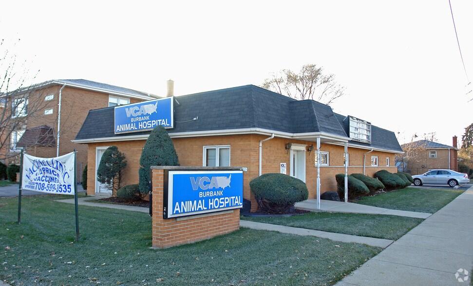 Primary Photo Of 6161 W 79th St, Burbank Veterinarian Kennel For Sale
