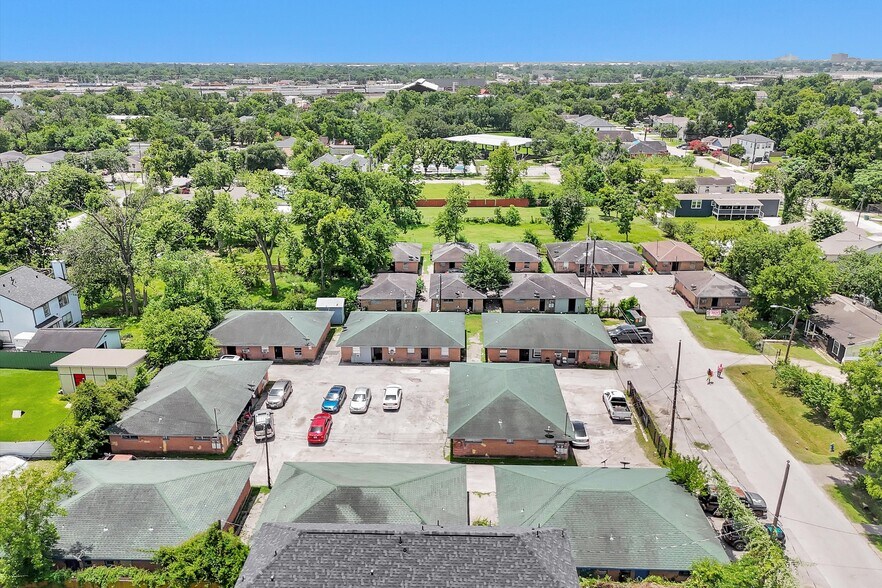 More Photos Of 3908 Woolworth St, Houston Apartments For Sale