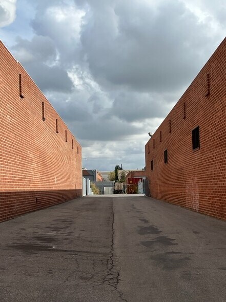 More Photos Of 9330 Corbin Ave, Northridge Warehouse For Lease