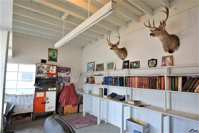 More Photos Of 1000 Walnut St, Red Bluff Service For Sale
