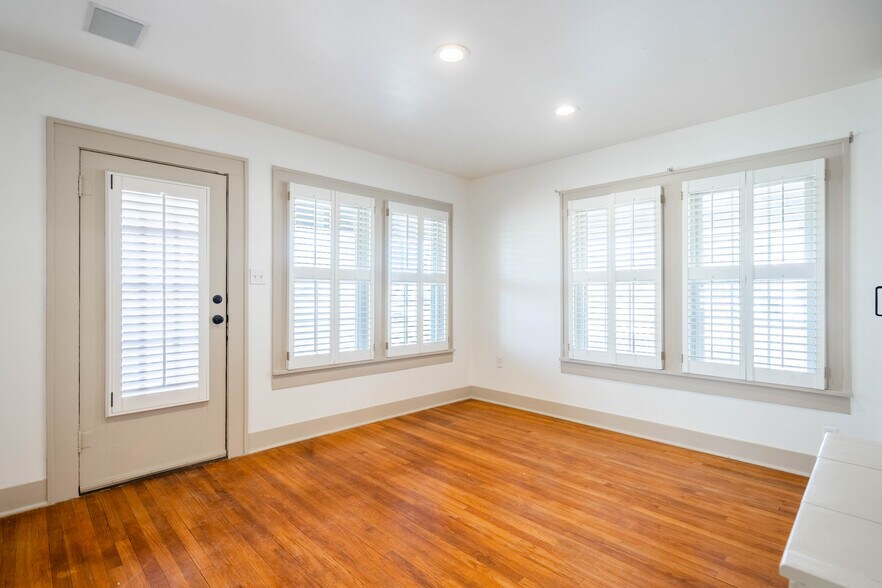 More Photos Of 1107 W Illinois Ave, Midland Office For Lease