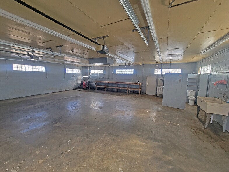 More Photos Of 8044 N Illinois St, Caseyville Office For Sale