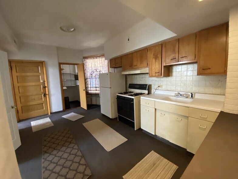 More Photos Of 4411 W Walton St, Chicago Apartments For Sale