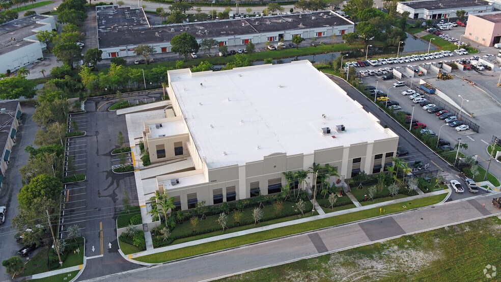 More Photos Of 10400 NW 55th St, Sunrise Manufacturing For Lease