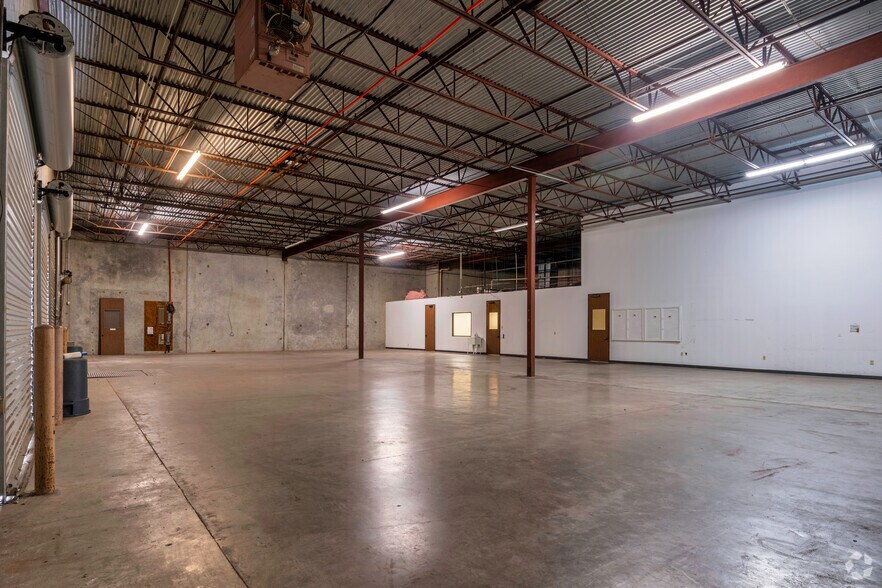 More Photos Of 15603 W Hardy Rd, Houston Unknown For Lease