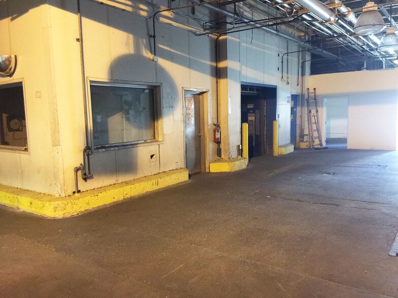 More Photos Of 201 Range Dr, Garland Warehouse For Lease