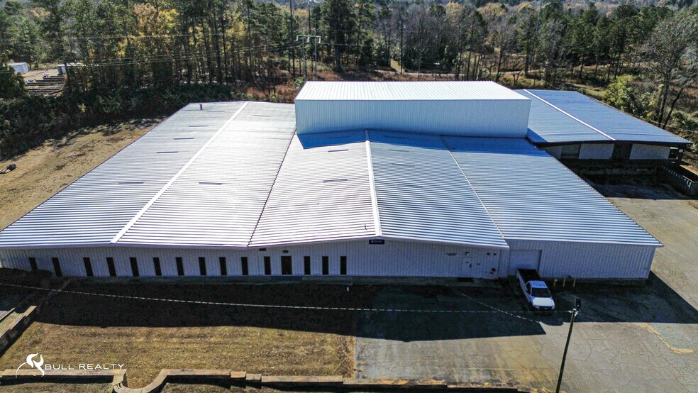 More Photos Of 210 E Lukken Industrial Dr, Lagrange Warehouse For Lease