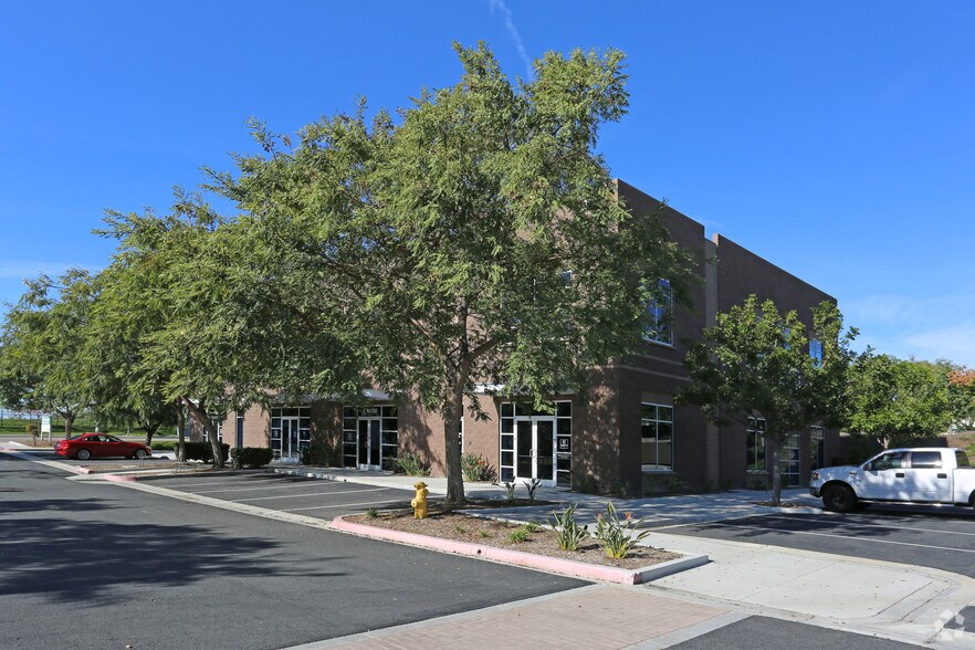 More Photos Of 2540-2546 Gateway Rd, Carlsbad Office For Sale