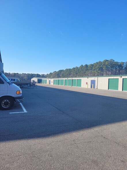 More Photos Of 2424 Castleton Commerce Way, Virginia Beach Self Storage For Lease
