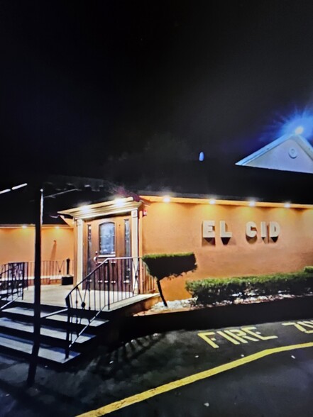 Primary Photo Of 205 Paramus Rd, Paramus Restaurant For Sale