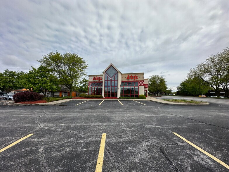 More Photos Of 3832 Eagle View Dr, Indianapolis Fast Food For Sale