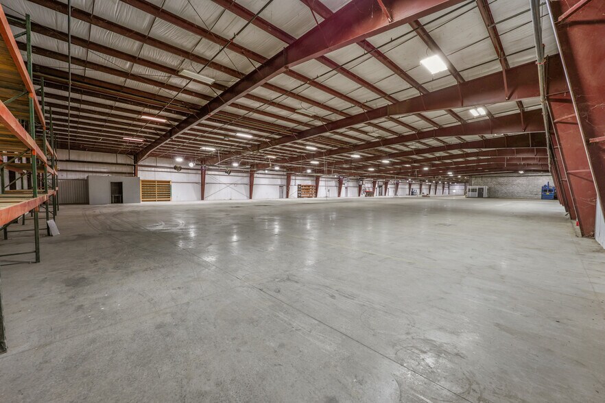 More Photos Of 656 Interstate Dr, Crossville Manufacturing For Lease