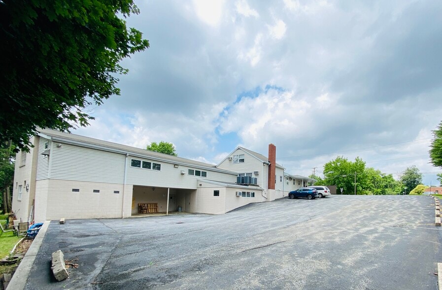 More Photos Of 915 N Hanover St, Elizabethtown Medical For Sale