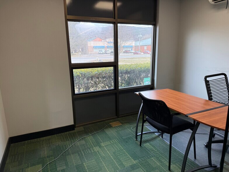 More Photos Of 942 Putney Rd, Brattleboro Bank For Sale