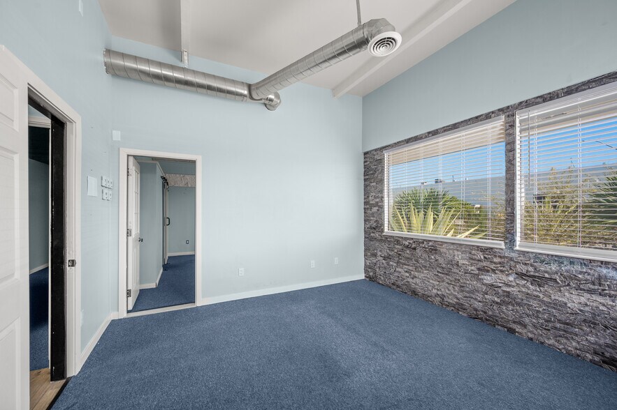 More Photos Of 8020 Ronson Rd, San Diego Warehouse For Lease