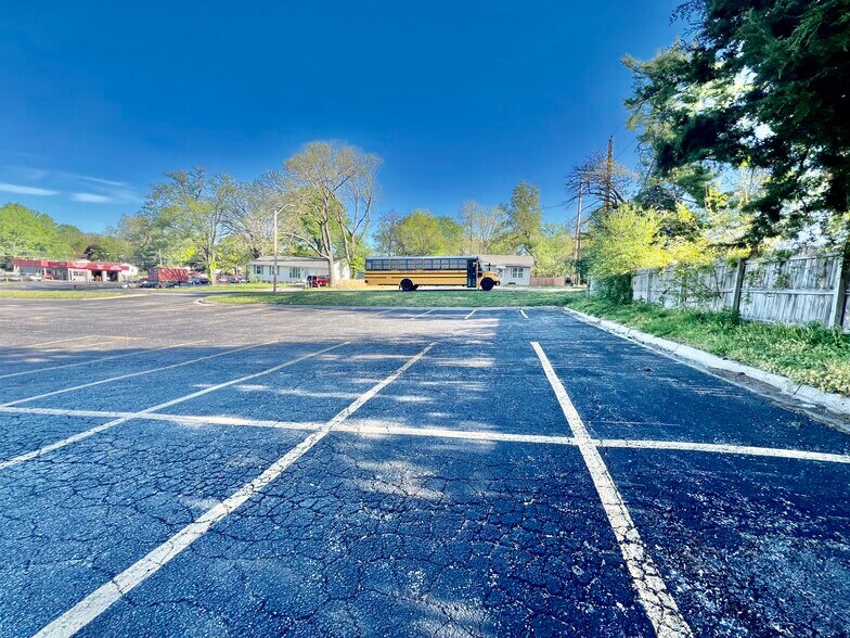 More Photos Of 4545 N Brighton Ave, Kansas City Bar For Sale